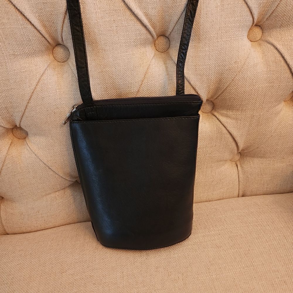 MAXIMA Black Leather Crossbody Bag Purse
